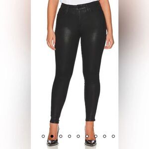 NWT- Plus Sized Good Legs Coated in Black
Good American Jeans -Size 24